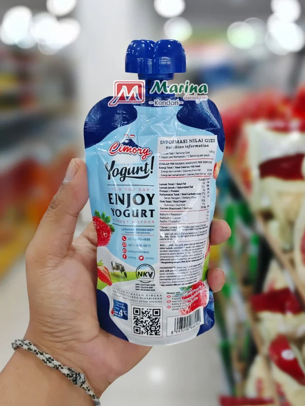 Cimory Squeeze Yogurt Strawberry Praktis