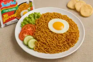 Varian mie goreng Indomie original dalam kemasan mi instan legendaris